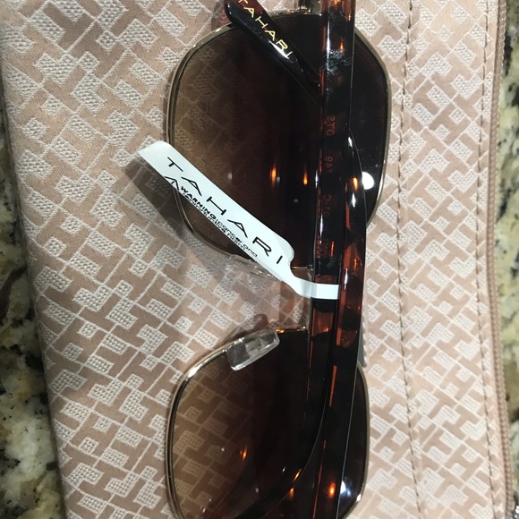 NWT Tahari  gold tone & Tortoise tone Sunglasses - Picture 6 of 7